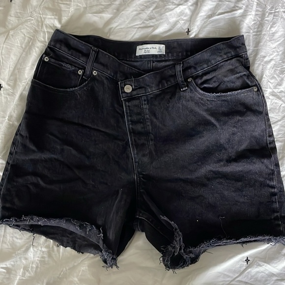 Abercrombie & Fitch The Dad High Rise Cut Off Jean SHORTS in women's size 31/12 - Picture 1 of 10